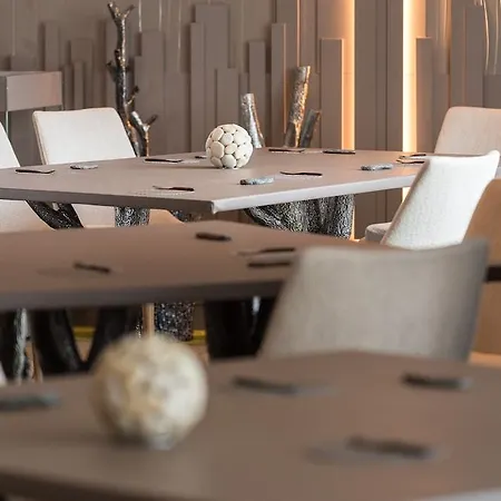 Le Parc - La Table De Franck Putelat 5* קרקסון
